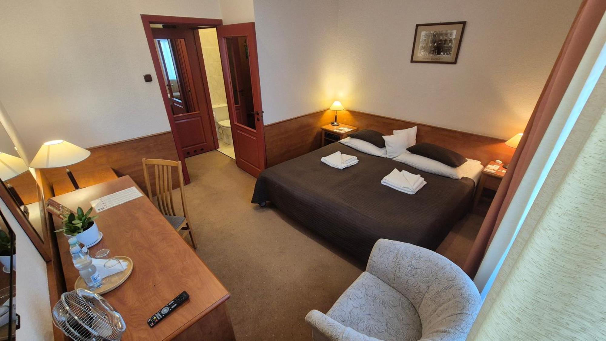 Hotel Bast Wellness & Spa Inowroclaw Bagian luar foto